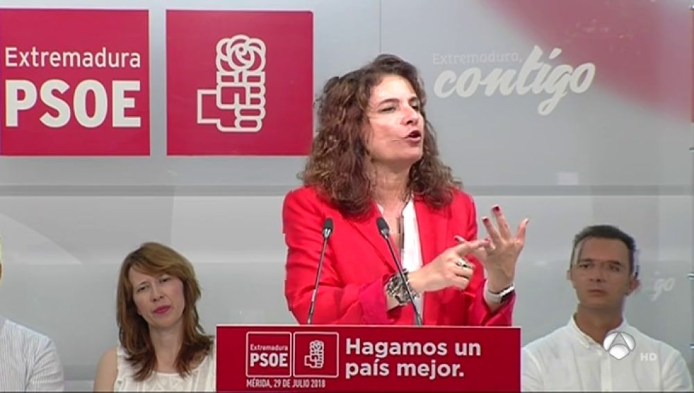 María Jesús Montero acusa a Pablo Casado de falta de "sentido de Estado" por rechazar el techo de gasto