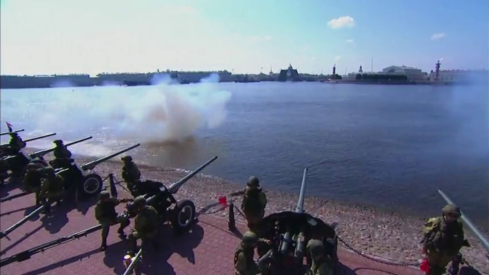 Putin alaba el papel de la Armada rusa durante el desfile naval en San Petersburgo