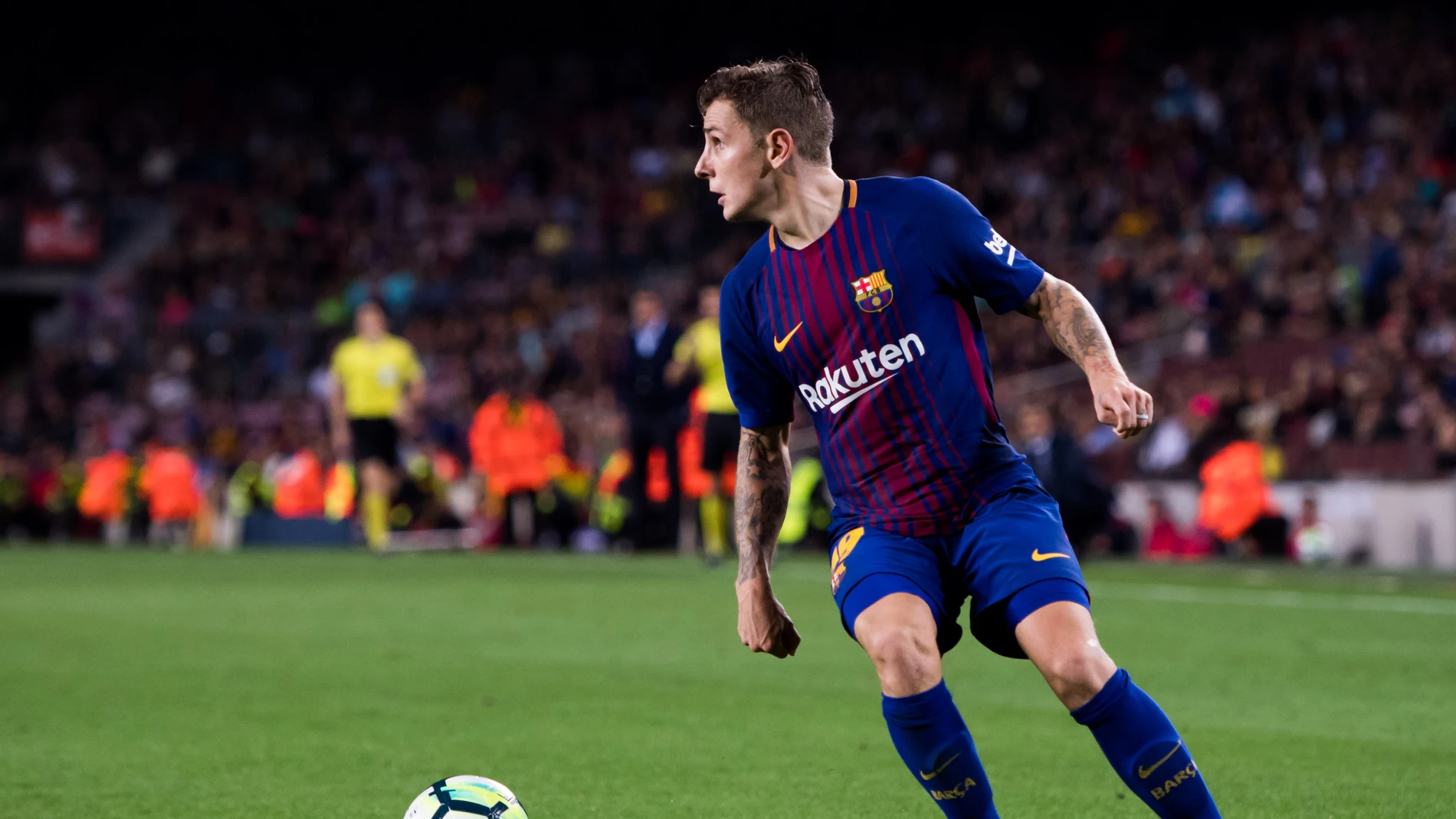Digne en un partido con el Barcelona Digne en un partido con el Barcelona