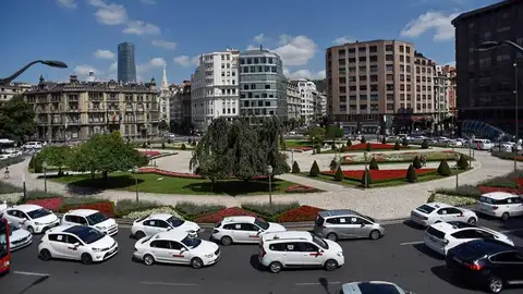 Taxis se unen a la huelga en Bilbao Taxis se unen a la huelga en Bilbao