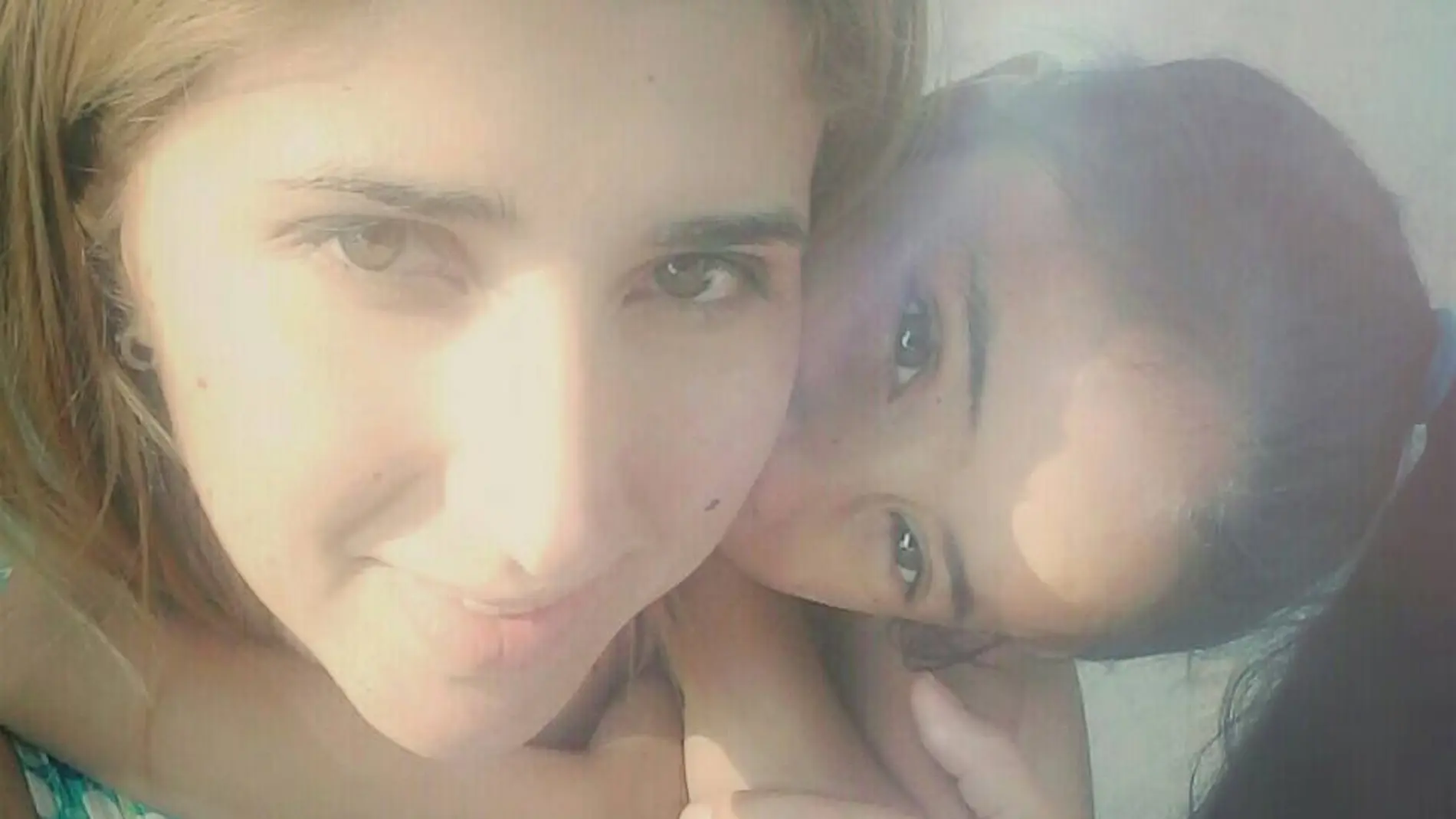 Verónica junto a su hija Verónica junto a su hija