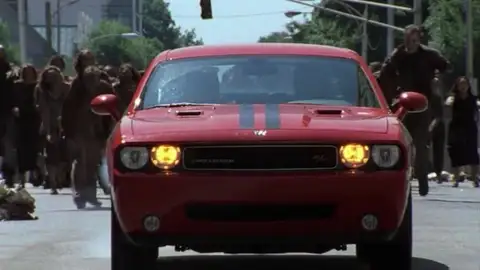 Dodge Challenger rojo en The Walking Dead Objetivo Tv