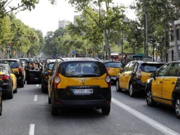 Antena 3 Noticias 1 (30-07-18) La huelga de taxis paraliza las principales ciudades españolas