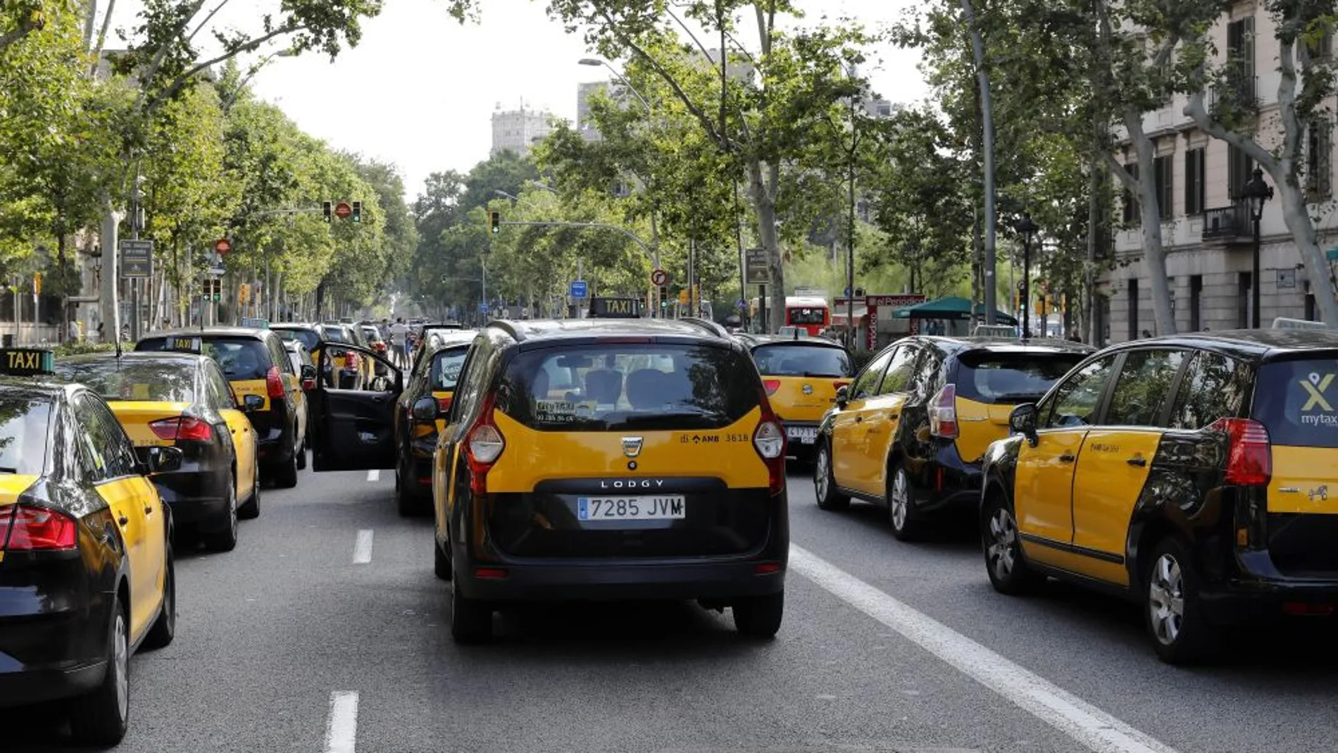 Antena 3 Noticias 1 (30-07-18) La huelga de taxis paraliza las principales ciudades españolas
