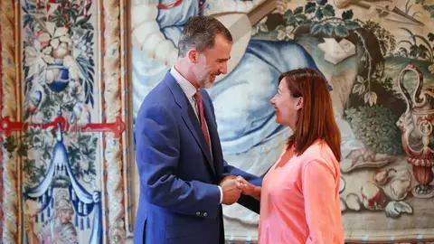 El Rey Felipe VI junto a la presidenta de Baleares, Francina Armengol El Rey Felipe VI junto a la presidenta de Baleares, Francina Armengol
