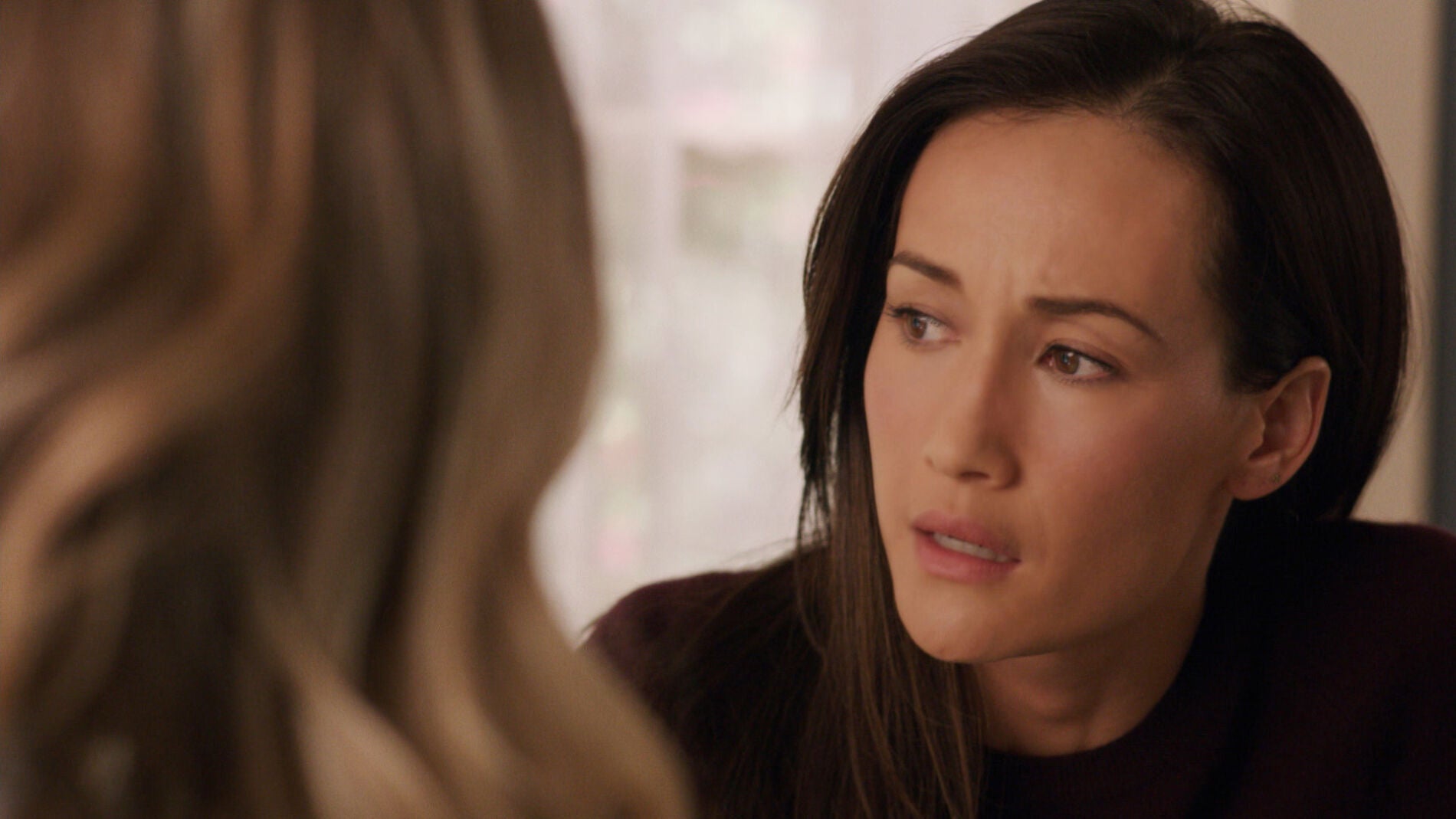 La agente Beth Davis, inquieta por los objetos que le llegan a su casa