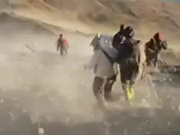 Los equipos de rescate tratan de llegar a cientos de escaladores atrapados a causa del terremoto en Lombok Los equipos de rescate tratan de llegar a cientos de escaladores atrapados a causa del terremoto en Lombok
