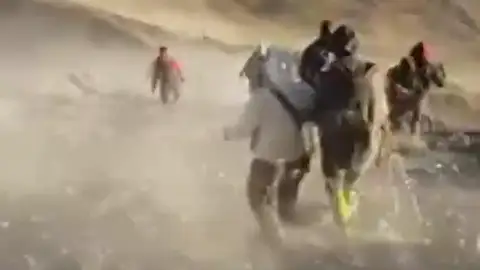 Los equipos de rescate tratan de llegar a cientos de escaladores atrapados a causa del terremoto en Lombok Los equipos de rescate tratan de llegar a cientos de escaladores atrapados a causa del terremoto en Lombok