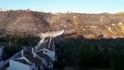 Al menos 400 personas son desalojadas por un incendio forestal en la localidad malagueña de Manilva Al menos 400 personas son desalojadas por un incendio forestal en la localidad malagueña de Manilva