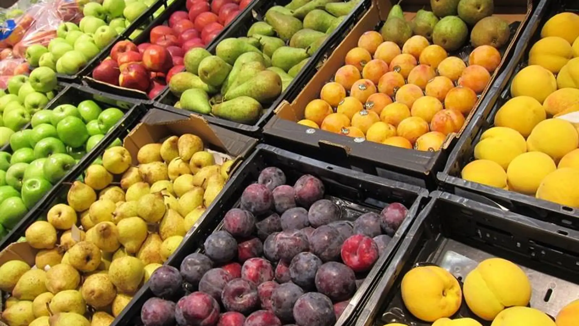 Imagen de frutas en un supermercado