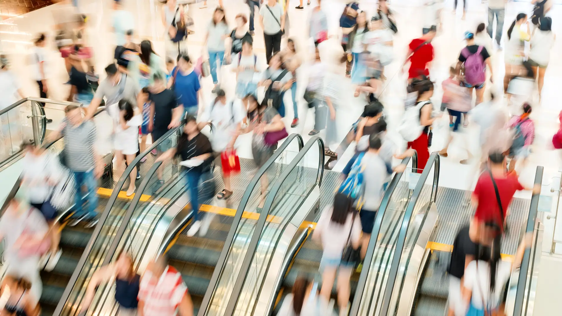 Miles de pasajeros utilizan cada día el metro