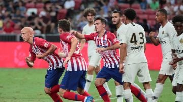 Varios canteranos del Atlético celebran un gol ante el PSG