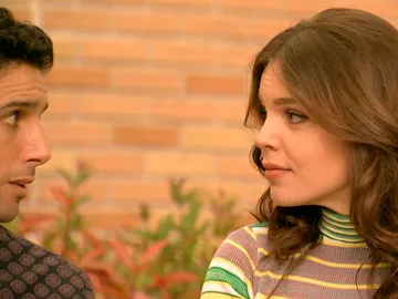 María, embelesada con la confesión de amor de Ignacio María, embelesada con la confesión de amor de Ignacio