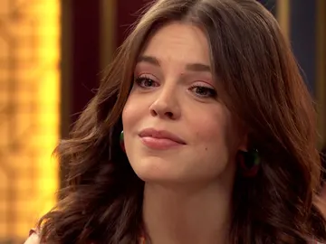 María echa a suertes su destino María echa a suertes su destino