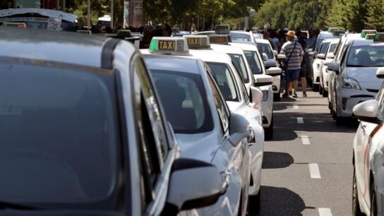 laSexta Noticias 14:00 (31-07-18) Los taxistas vuelven a bloquear la Castellana en Madrid y la Gran V&iacute;a en Barcelona tras la falta de acuerdo con Fomento