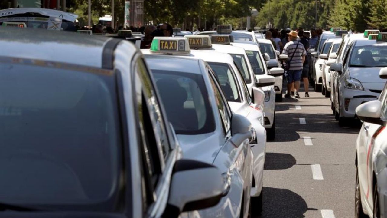 Los Taxistas Se Manifiestan En Madrid Para Pedir Que Se Limite Por ...