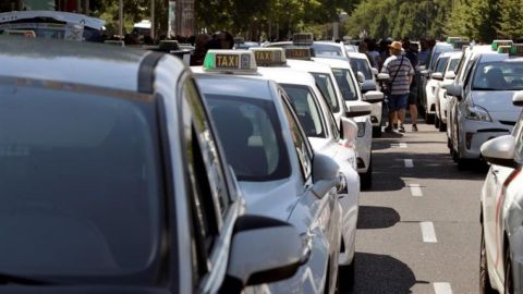 laSexta Noticias 14:00 (31-07-18) Los taxistas vuelven a bloquear la Castellana en Madrid y la Gran V&iacute;a en Barcelona tras la falta de acuerdo con Fomento