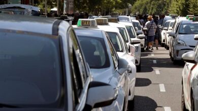 Los taxistas se manifiestan en Madrid para pedir que se limite por decreto su servicio