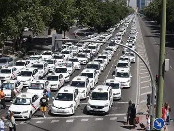 Los taxis paran el Paseo de la Castellana Los taxis paran el Paseo de la Castellana