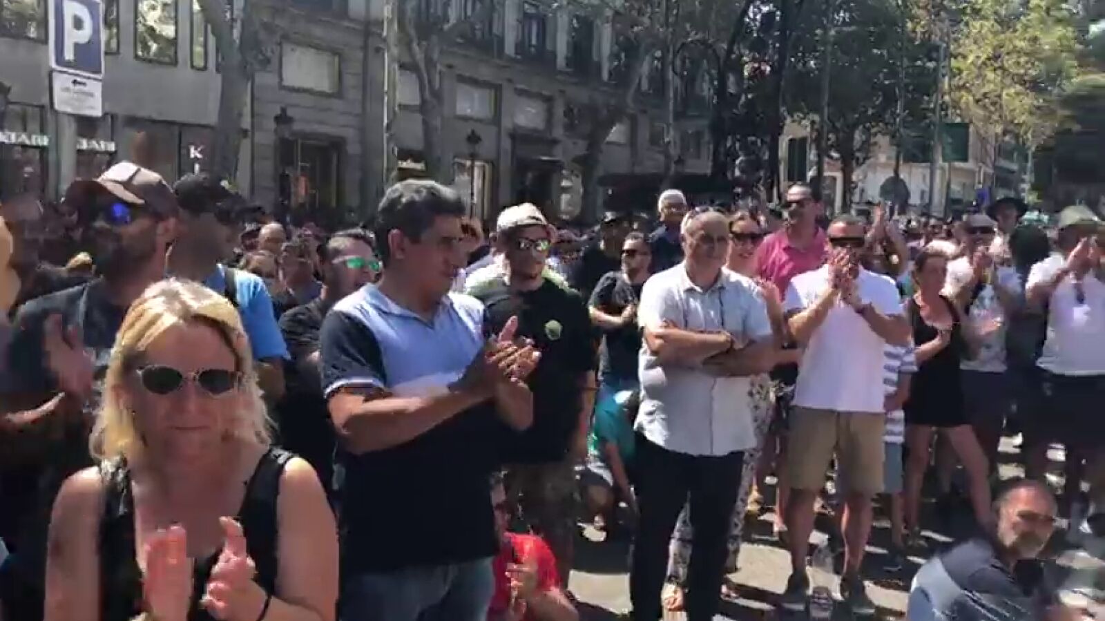 Los taxistas de Barcelona aceptan hacer servicios mínimos gratuitos en un 