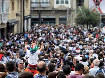 Cientos de personas en las fiestas de Vitoria Cientos de personas en las fiestas de Vitoria