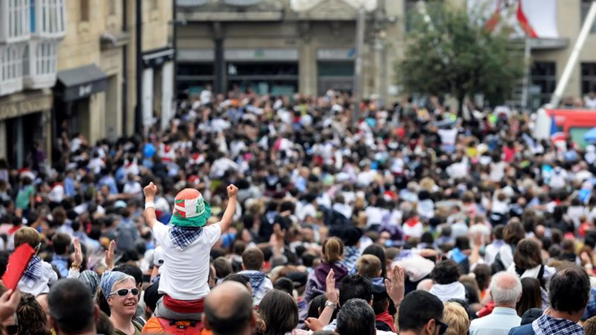 Cientos de personas en las fiestas de Vitoria Cientos de personas en las fiestas de Vitoria