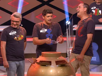 Descubre el arte de Manu pronunciando "Love of Lesbian" Descubre el arte de Manu pronunciando "Love of Lesbian"