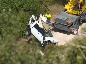Coche rescatado en el pantano de Alarcón Coche rescatado en el pantano de Alarcón