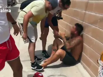 Agentes de paisano detienen a un hombre por hurtar una mochila con móviles y dinero en efectivo Agentes de paisano detienen a un hombre por hurtar una mochila con móviles y dinero en efectivo