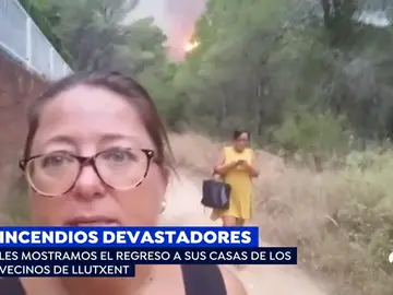 Los vecinos de Llutxent regresan a sus casas tras tres días de incendio: "Nos han querido y nos han mimado, pero en casa se está mejor" Los vecinos de Llutxent regresan a sus casas tras tres días de incendio: "Nos han querido y nos han mimado, pero en casa se está mejor"