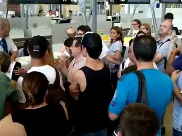Sin avión por cansancio de los pilotos Sin avión por cansancio de los pilotos