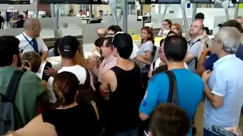 Sin avión por cansancio de los pilotos Sin avión por cansancio de los pilotos