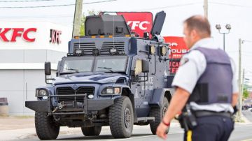 Vista de un camión blindado de la policía de Canadá