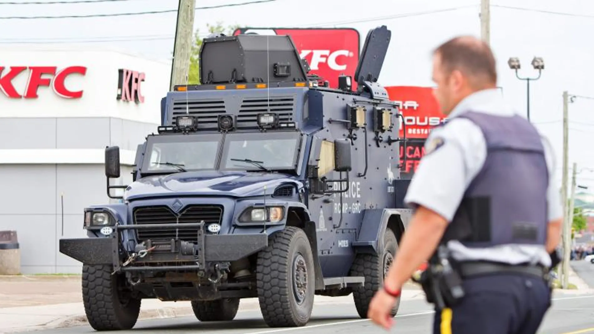 Vista de un camión blindado de la policía de Canadá Vista de un camión blindado de la policía de Canadá
