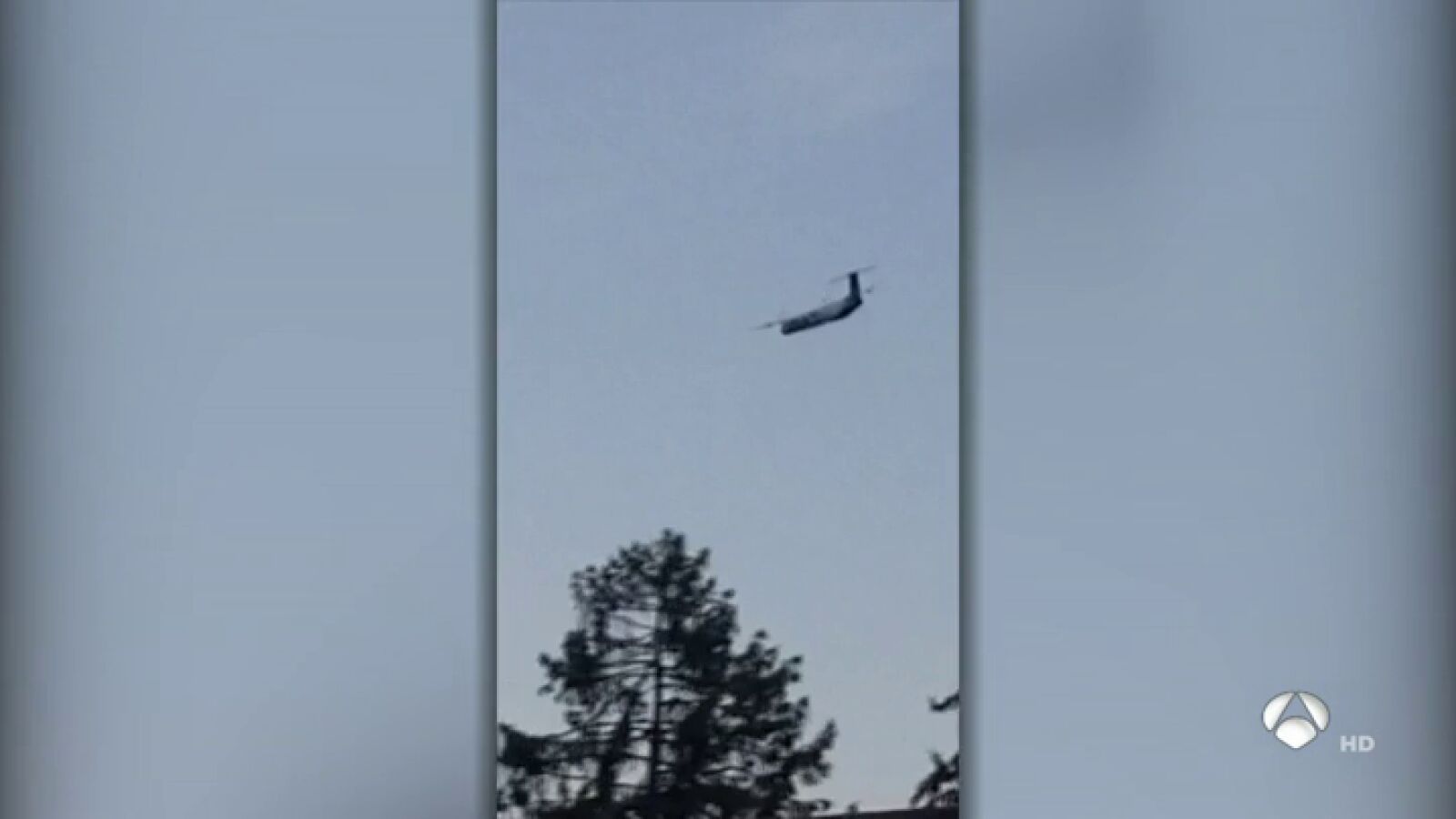 La última conversación del hombre que robó y estrelló una avión en Seattle: 