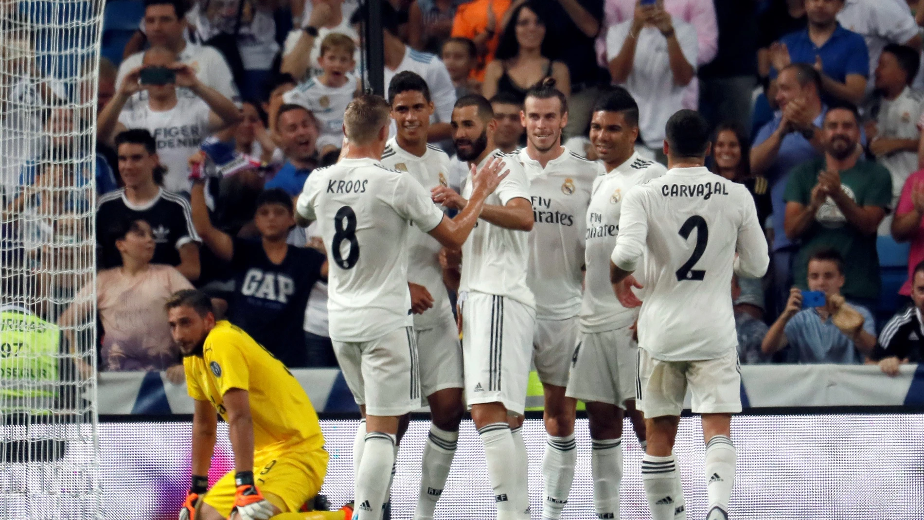 Los jugadores del Real Madrid celebran un gol Los jugadores del Real Madrid celebran un gol