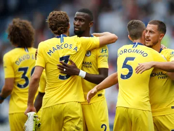 Jugadores del Chelsea celebran un gol Jugadores del Chelsea celebran un gol