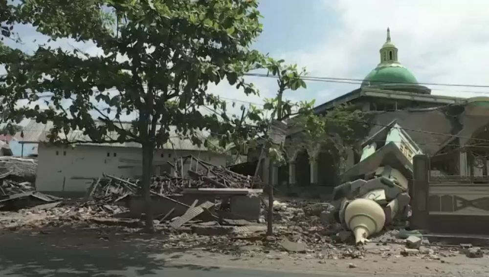 Ascienden a 387 los muertos por el terremoto de Indonesia