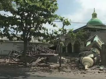Ascienden a 387 los muertos por el terremoto de Indonesia