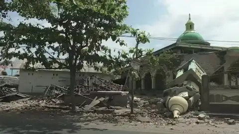 Ascienden a 387 los muertos por el terremoto de Indonesia Ascienden a 387 los muertos por el terremoto de Indonesia