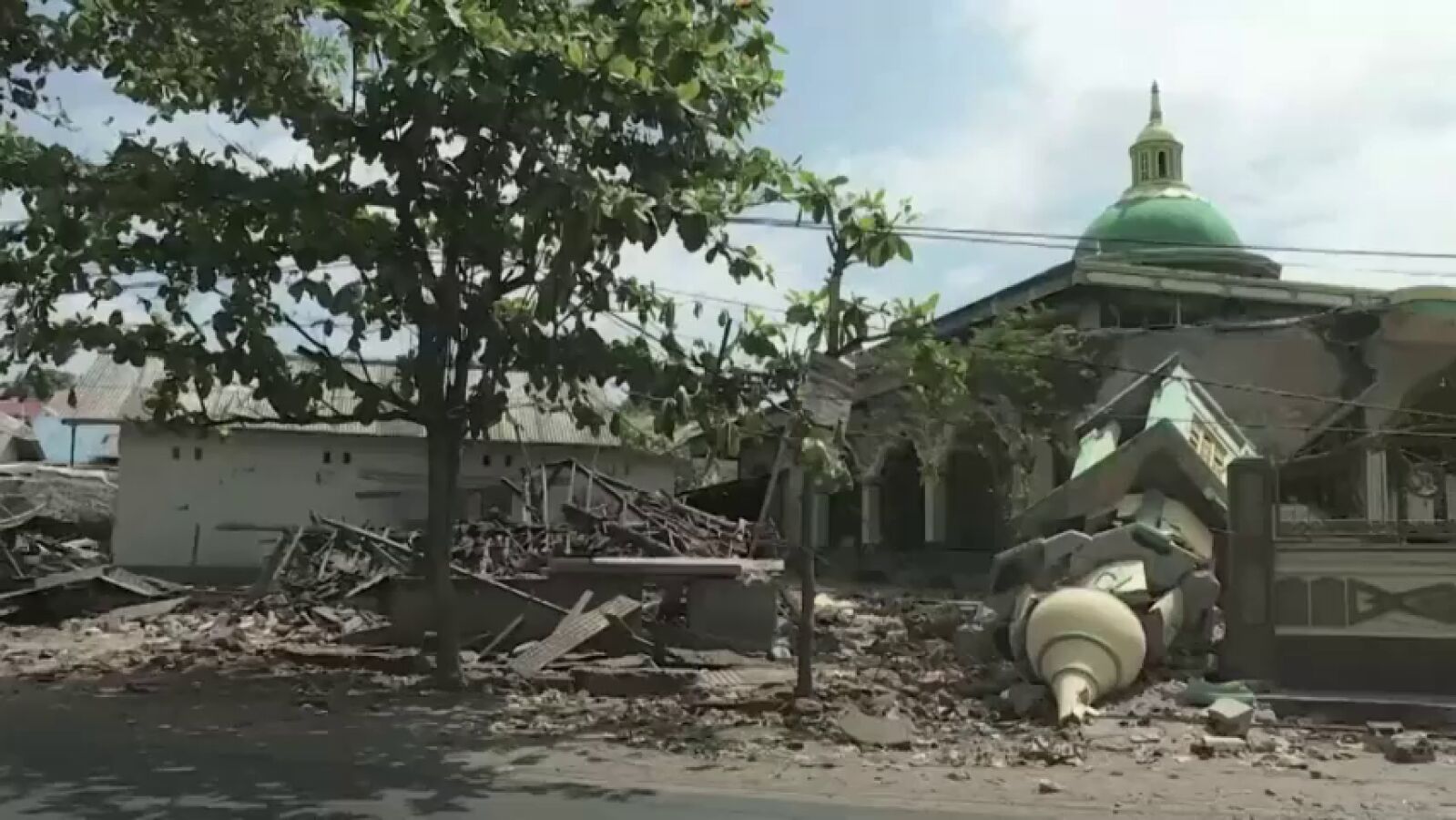 Ascienden a 387 los muertos por el terremoto en la isla indonesia de Lombok