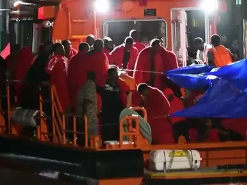Las pateras procedentes de África no dejan de llegar a las costas españolas Las pateras procedentes de África no dejan de llegar a las costas españolas