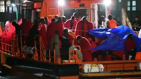 Las pateras procedentes de África no dejan de llegar a las costas españolas Las pateras procedentes de África no dejan de llegar a las costas españolas