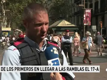 Un mosso que vivió el atentado de Barcelona sigue impactado por el silencio en que se sumieron las Ramblas Un mosso que vivió el atentado de Barcelona sigue impactado por el silencio en que se sumieron las Ramblas