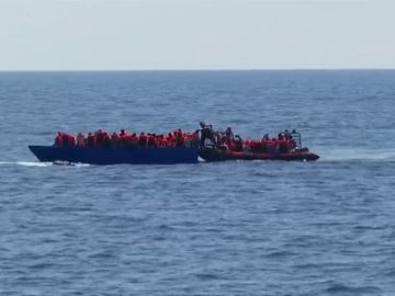 El buque 'Aquarius', con 141 inmigrantes a bordo, solicita un puerto para desembarcar
