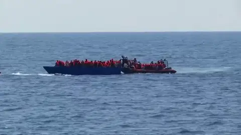 El buque 'Aquarius', con 141 inmigrantes a bordo, solicita un puerto para desembarcar El buque 'Aquarius', con 141 inmigrantes a bordo, solicita un puerto para desembarcar
