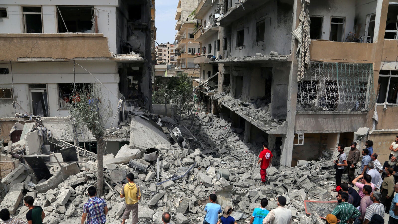 Al menos 36 muertos y 40 heridos por la explosión de un arsenal en un edificio residencial de Siria