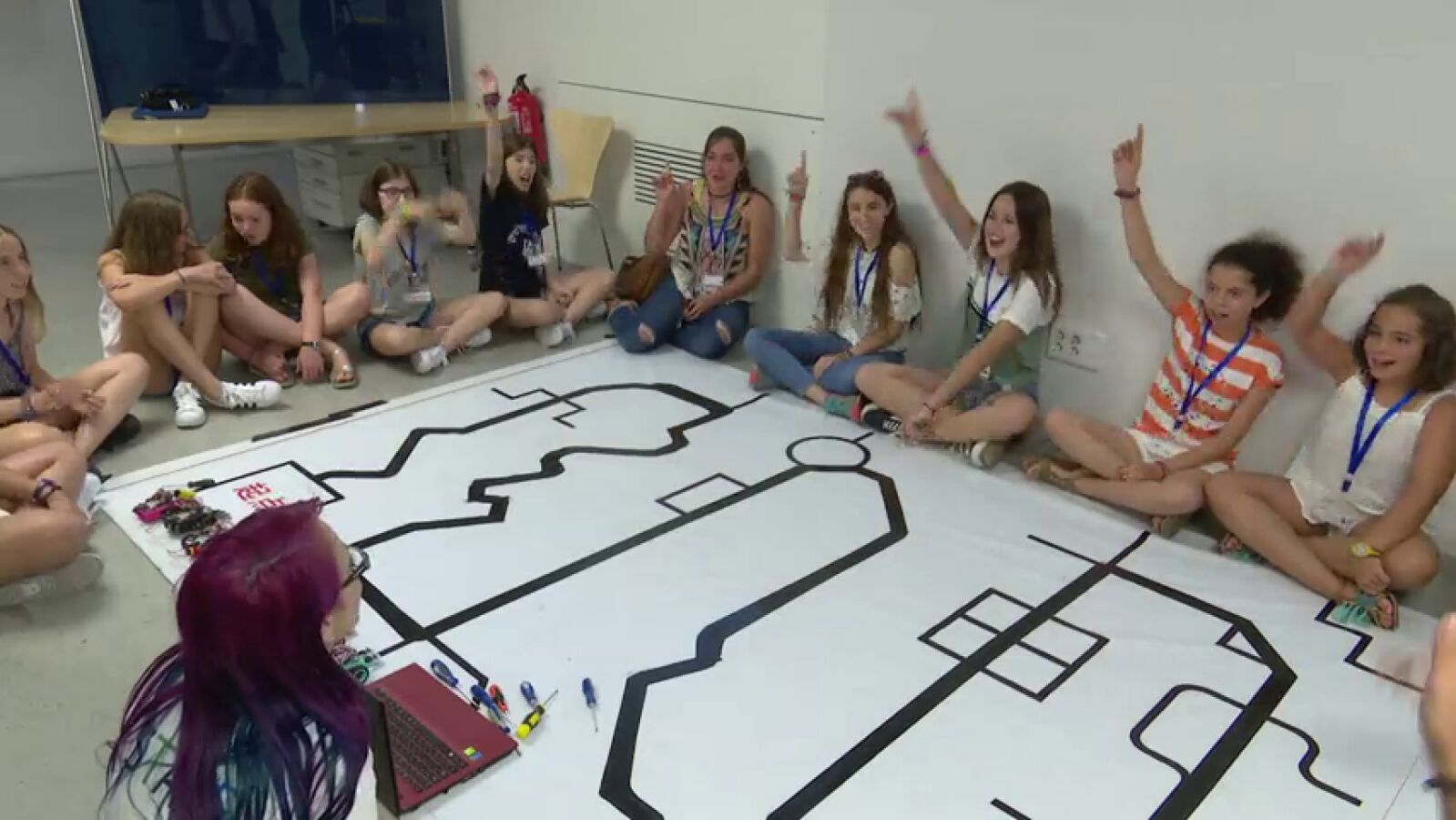 Intentan despertar el interés por la tecnología en las niñas con campamentos de verano