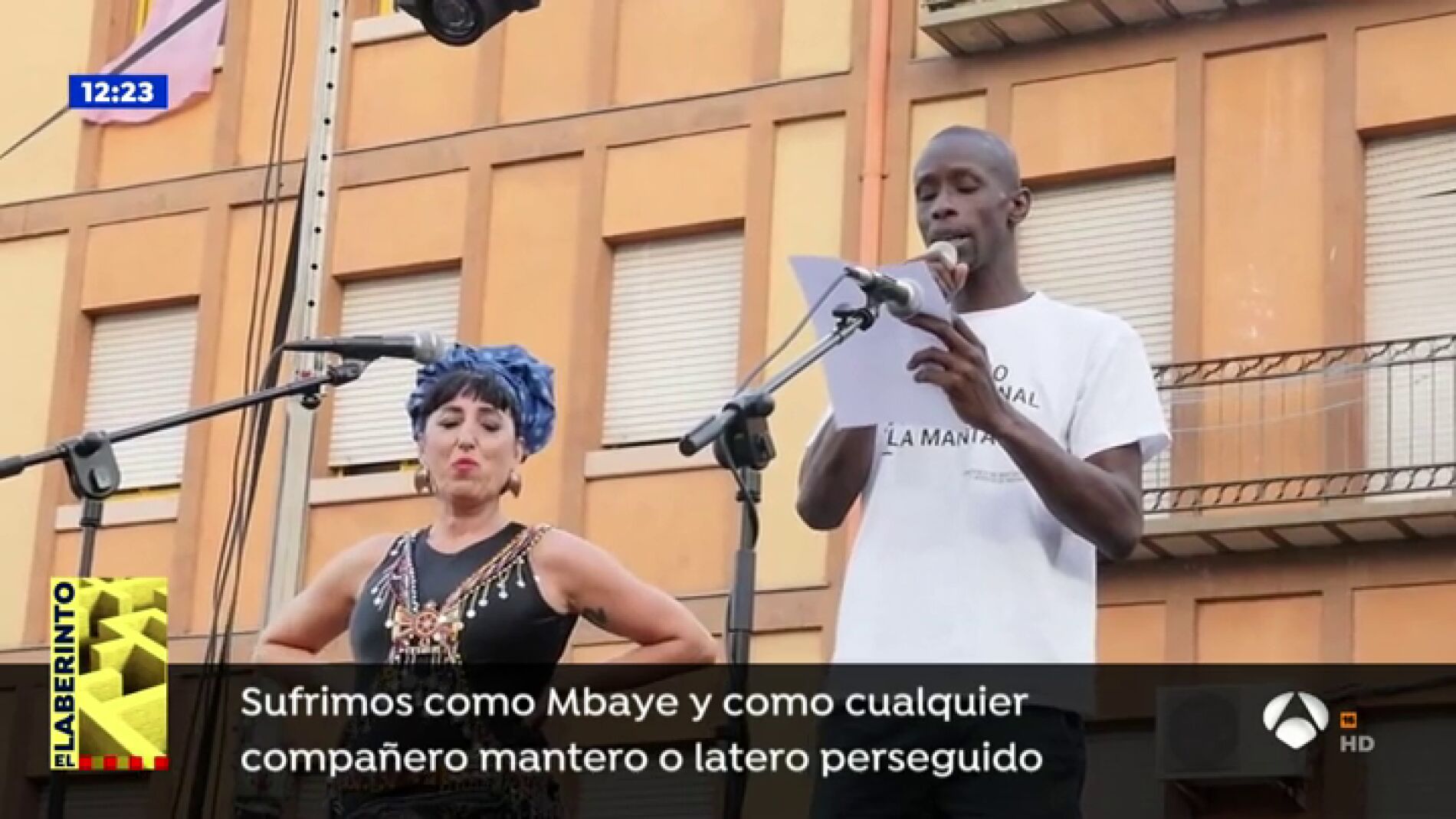 La polic&iacute;a local de Lavapi&eacute;s quiere interponer una denuncia a la asociaci&oacute;n de Manteros y Lateros por el preg&oacute;n de las fiestas