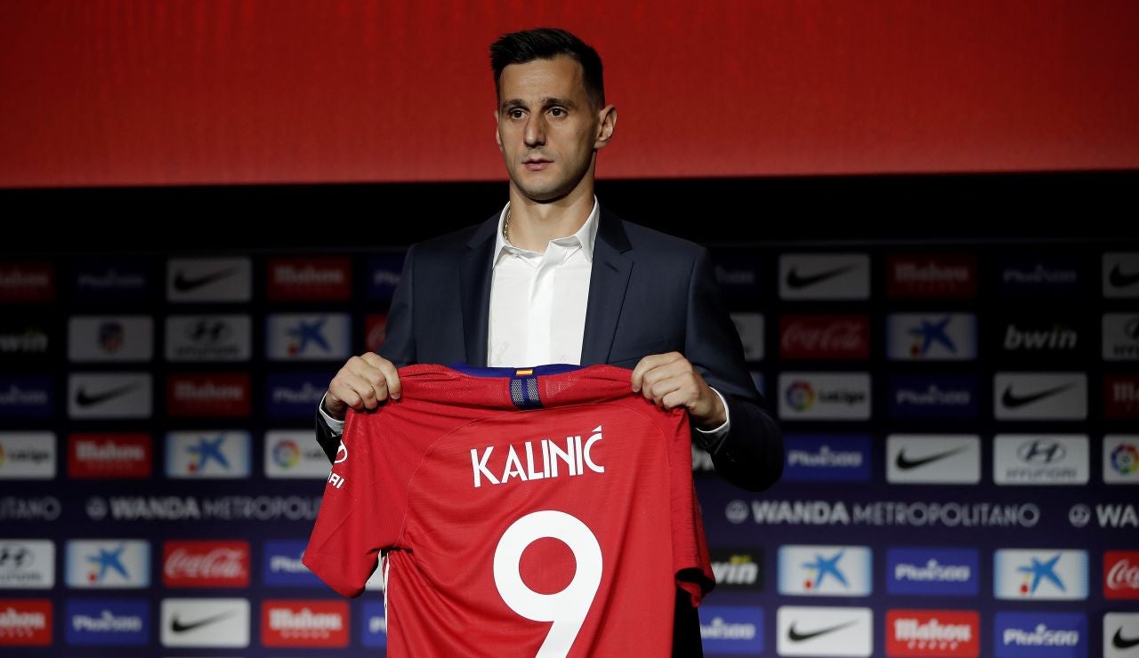 Kalinic en su presentación con el Atlético de Madrid Kalinic en su presentación con el Atlético de Madrid